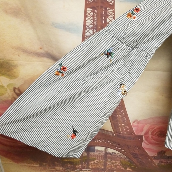 ⭐️ Gypsies  & Moondust off shoulder top - Picture 5 of 8